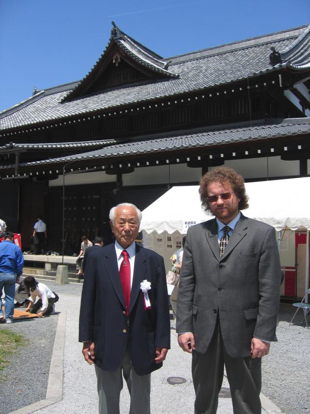 Maître Valeriy Maistrovoy en compagnie du Maître Yasuo Danjo 10e dan de Kendo et Iaido (Kyoto, Japon).