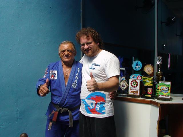 Maître Valeriy Maistrovoy en compagnie du Maître Orlando, 12 fois champion du monde de Jiu-Jutsu brésilien, à Rio de Janeiro.